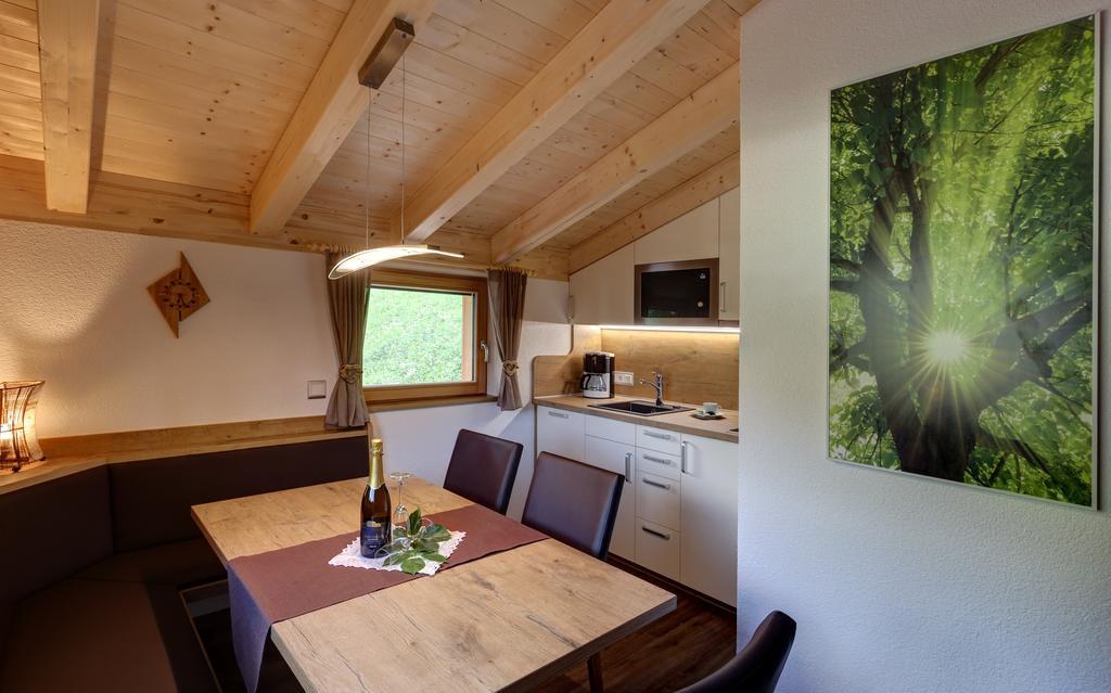 Lechnerhof Bed & Breakfast Lutago Bagian luar foto