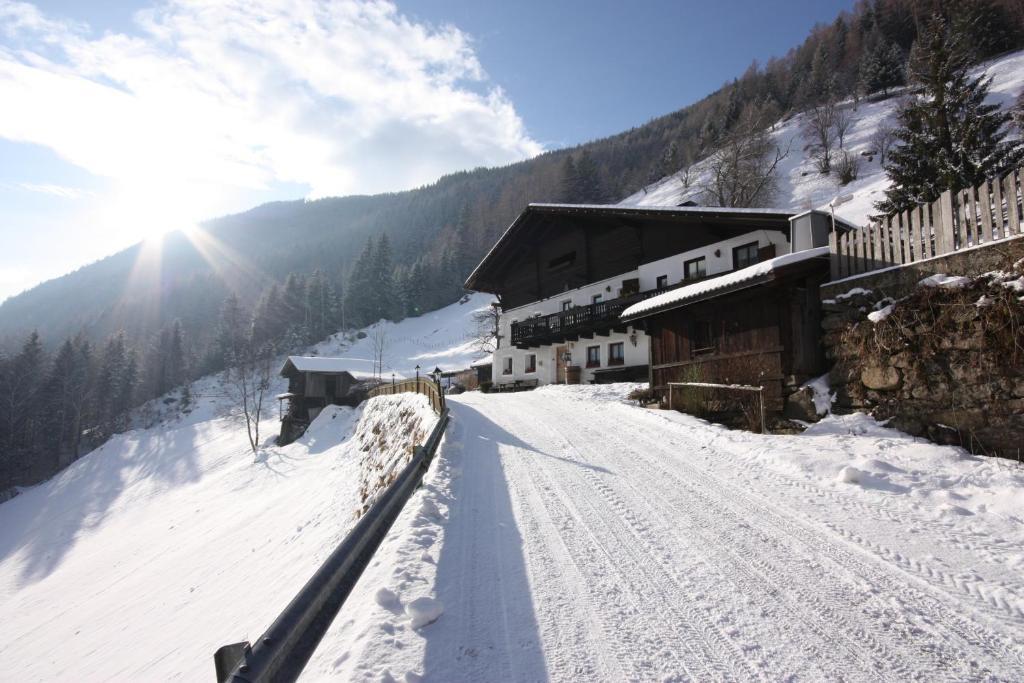 Lechnerhof Bed & Breakfast Lutago Bagian luar foto